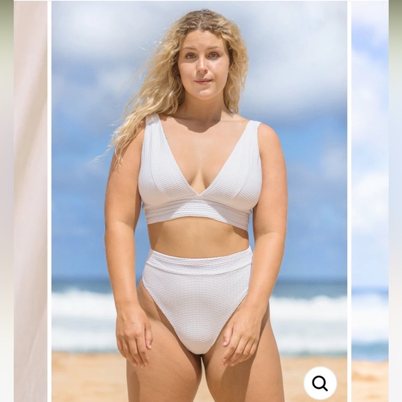 Maaji swimsuit in white wavy rubbed fabric, bikini top + high waist bottoms - Picture 5 of 7
